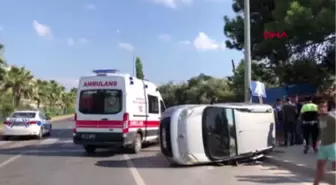 Antalya Hafif Ticari Araçla Otomobil Çarpıştı 6 Yaralı Hd