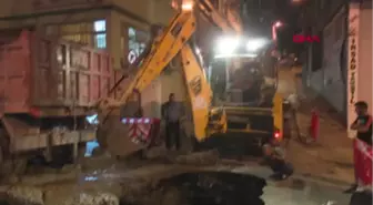 İstanbul- Aksaray'da Yol Çöktü