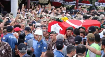 Şehit Polis, Acı Haberiyle Ölen Babaannesiyle Son Yolculuğuna Uğurlandı