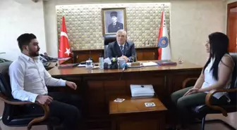 Emniyet Müdürü Bayraktar Mobese'ye Takılan Çifti Ağırladı