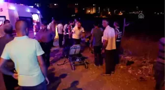 Otomobil Yayalara Çarptı: 2 Yaralı
