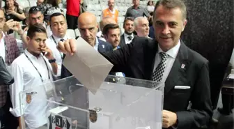 Beşiktaş'ta Tek Aday Olarak Seçime Giren Fikret Orman Tekrar Başkan Seçildi