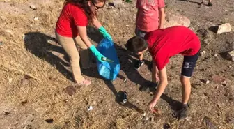 Kaymakam Duru, Dünya Çevre ve Temizlik Günü'nde Çöp Topladı