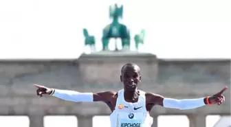 Kenyalı Atlet Eliud Kipchoge, Berlin'de Rekor Kırdı