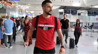 Negredo Karmaşası! İspanyol Oyuncu Gitti, Beşiktaş'ın İzni Yok...