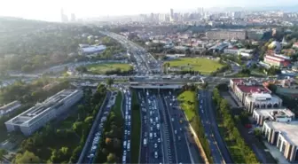 Okulların Açıldığı İlk Gün İstanbul'da Trafik Kilitlendi! Yüz Binlerce Araç Havadan Görüntülendi