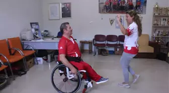 Tekerlekli Sandalyede Harmandalı