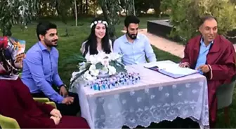 Nikah Memuru Babanın Yaptığı Espri, Davetlileri Kahkahaya Boğdu