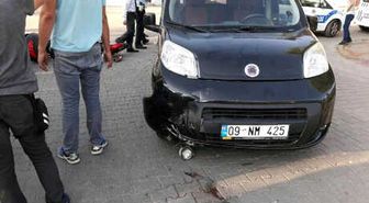 Hafif Ticari Araçla Çarpışan Motosikletli Kurye Yaralandı