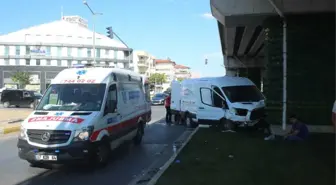 Manavgat'ta Trafik Kazaları: 3 Yaralı