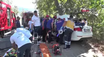 Muğla Cezaevindeki Yakınını Ziyaret Edenlerin Otomobili Ağaca Çarptı 1 Ölü 2 Yaralı