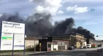 Almanya'da Lastik Deposunda Çıkan Yangın Korkuttu