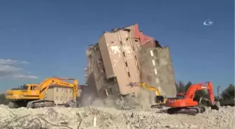 Isparta Devlet Hastanesi Saniyeler İçinde Toz Bulutuyla Tarihe Karıştı