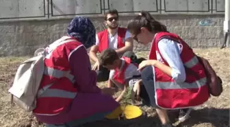 Çocuklar, Toprağa Gömdükleri Kapsüllerle Geleceğe Mesaj Gönderdi