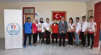 Tepebaşı Gençlik ve Spor Kulübü'nden İl Müdürü Tatlısu'ya Ziyaret