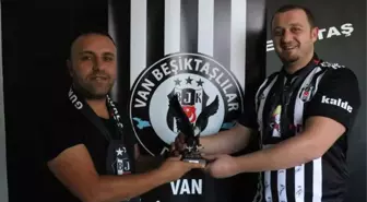 Vanlı Sanatçı Ümit Demir Beşiktaş İçin Klip Yaptı