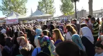 Ankaralılar 5 Bin Kişilik Aşure Dağıttı