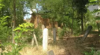 Erdek'teki Tarihi Mezarlık ve Cami İlgi Bekliyor