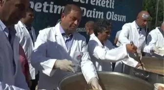 Maltepe'de 25 Bin Kişiye Aşure Dağıtıldı