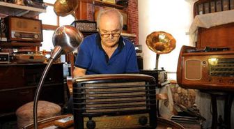 Nostalji Doktoru' Gramofon ve Eski Radyoları Tamir Ediyor