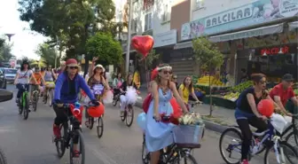 Isparta'da Süslü Kadınlar Bisiklet Turu