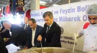 Başkan Yemenici Aşure Dağıttı