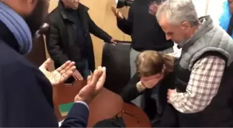 Norveç'te Yaşayan Ateist Adam, Müslüman Olduktan Sonra Gözyaşlarını Tutamadı