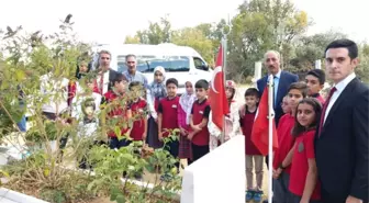 Öğrenciler, 15 Temmuz Şehidini Kabri Başında Andı