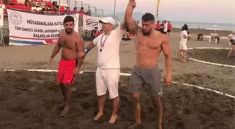 Plaj Güreşinde Türkiye Üçüncüsü Yunusemre'den
