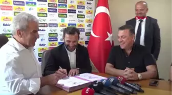 Spor Çaykur Rizespor'da Okan Buruk İmzayı Attı