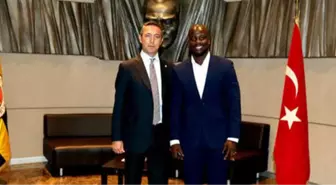 Fenerbahçe Başkanı Ali Koç, Stephen Appiah ile Bir Araya Geldi