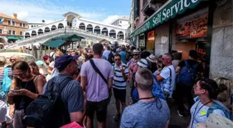 Venedik'te Akşam 19: 00'dan Sonra Alkol Şişesi Taşıma Yasağı Değerlendiriliyor