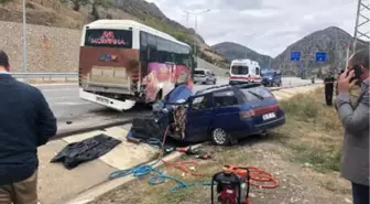 Amasya'da Otomobil Midibüse Çarptı: 1 Ölü, 1 Yaralı