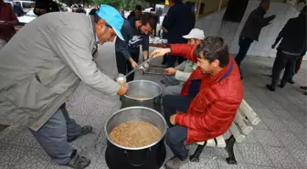 Başkan Taşkın Aşure Dağıttı