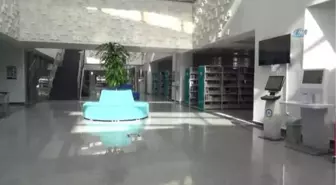 Emekli Öğretmen Kitaplarını Bağışladı