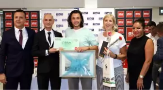 1 Milyonuncu Yolcu Olan Belçikalı Çifte Sürpriz Karşılama