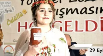 Kuşburnu Festivalinde Kuşburnulu Gelinlik İlgi Gördü