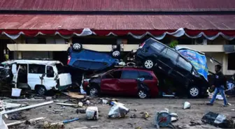 Endonezya'daki Deprem ve Tsunami'de Hayatını Kaybedenlerin Sayısı Bin 203'e Yükseldi