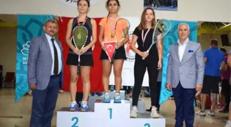 Squash Şampiyonları Madalyalarını Aldı