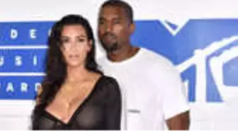 Kim Kardashian'ın Eşi Kanye West Adını 'Ye' Olarak Değiştirdi