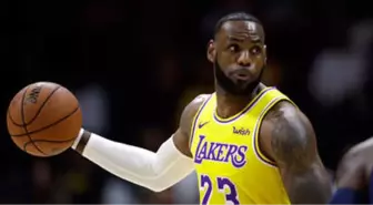 Lebron James Lakers Formasıyla İlk Maçına Çıktı