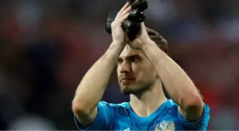 Rus Kaleci Akinfeev Milli Takımı Bıraktı