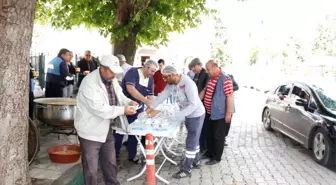 Dinar'da 5 Bin Kap Aşure Dağıtıldı