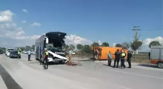 Yolcu Otobüsü Temizlik Aracına Çarptı: 1 Ölü, 15 Yaralı