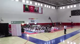 Dünya Şampiyonu Karateci, Diyarbakırlı Sporcularla Buluştu