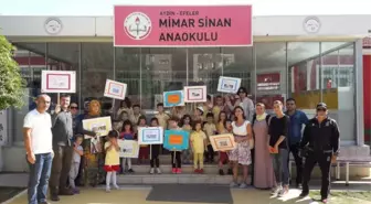 Minikler Velileri ile Birlikte Yürüdü