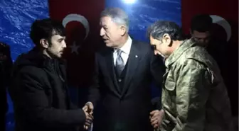 Şehidin Ailesine, Bakan Hulusi Akar ve Komutanlardan Taziye Ziyareti