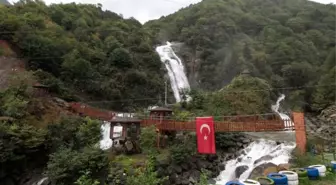 Şiddetli Yağışlar Sonrası Taştığı İddia Edilen Şelale Berrak Görüntüsü ile Dikkat Çekiyor