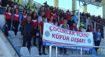 Öğrenciler, Futbolcular ile Birlikte 'Küfüre Hayır' Dedi