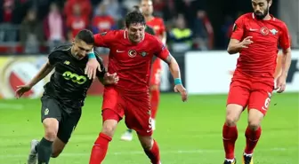 Akhisarspor, Deplasmanda Belçika'nın Standard Liege Takımına 2-1 Mağlup Oldu